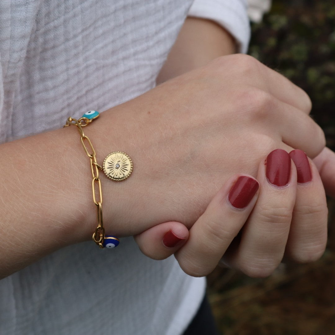 Bracelet personnalisé à breloques doré